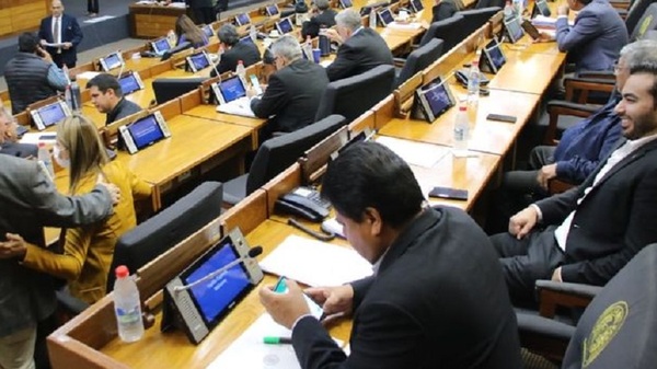 A toda bala Diputados aprobaron millonario autoaumento - Noticias Paraguay