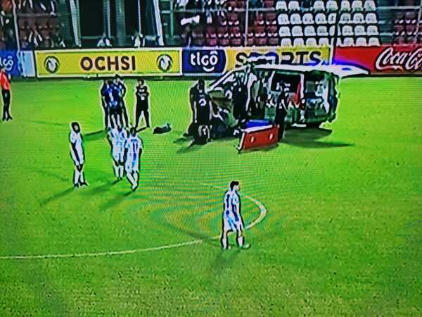 Jugador se desploma en juego por la Copa Paraguay | 1000 Noticias