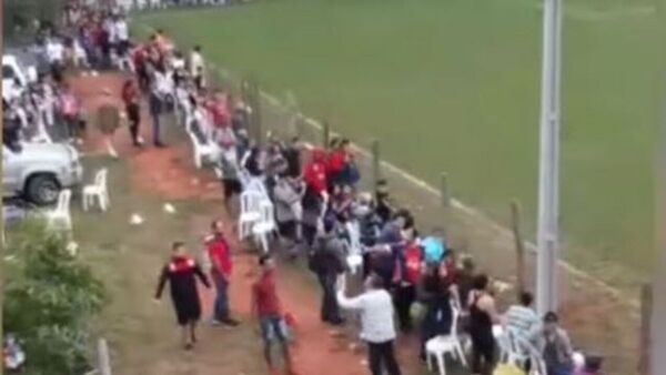 Liga de Ypané: club exige resarcimiento por sillas que "volaron" durante el partido
