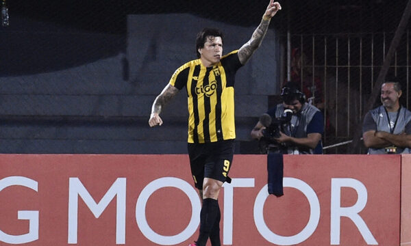 Guaraní remontó su partido ante Danubio y festejó la hazaña