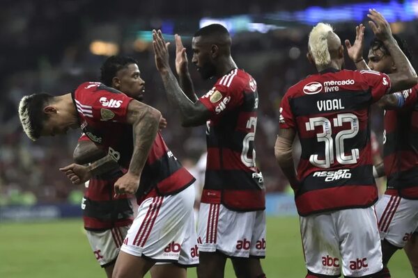Flamengo vence en el debut de Sampaoli y alcanza a líderes de su grupo - Fútbol Internacional - ABC Color