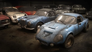 La increíble subasta de 280 autos que fueron guardados durante 40 años en dos galpones y una iglesia