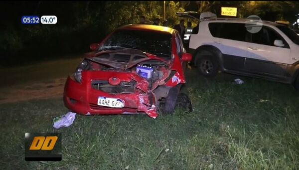 Violento choque frontal provoca muerte de joven conductora en Luque - Radio Imperio