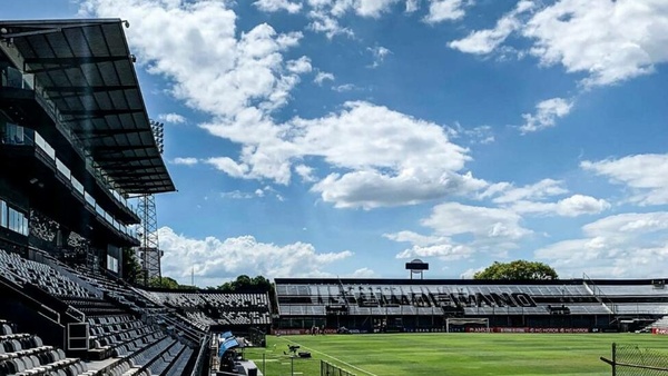 Atendé cómo hinchas de Danubio criticaron a full el estadio de Olimpia