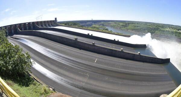 Se prevé que el vertedero de ITAIPU permanezca abierto hasta fines de abril