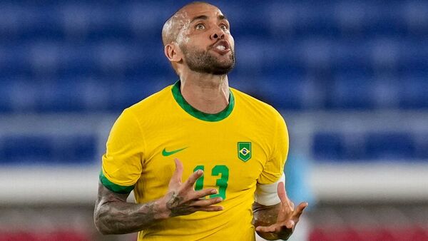Diario HOY | Dani Alves alega que imágenes lo “exculpan” y pide su libertad