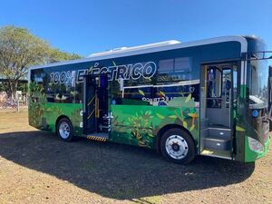 Timbo entregó 20 buses 100% eléctricos a la Municipalidad de Ciudad del Este