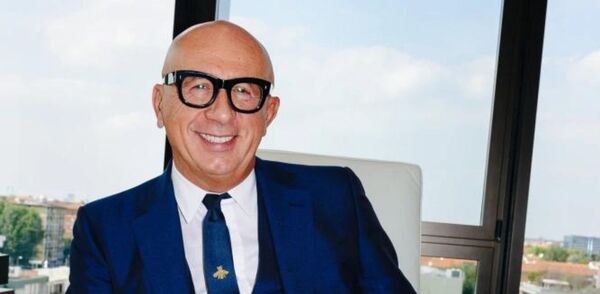 La Comisión Europa investiga a Gucci, en una operación antimonopolio en el sector de la moda - Revista PLUS
