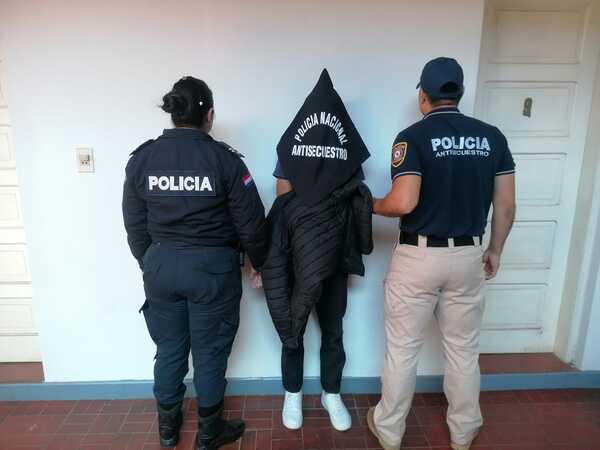Mujer pidió a un hombre Gs. 500.000 para devolver celular y terminó presa