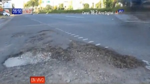 Baches gigantes en la autopista Silvio Pettirossi - Noticias Paraguay
