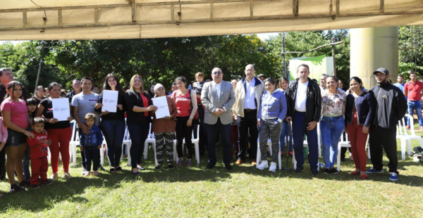 Un total de 59 familias de J.A. Saldívar recibieron contratos por lotes mediante el programa Tekoha - .::Agencia IP::.