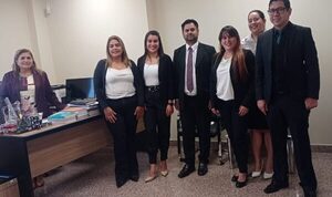 Universitarios visitan Juzgado de la Niñez de CDE