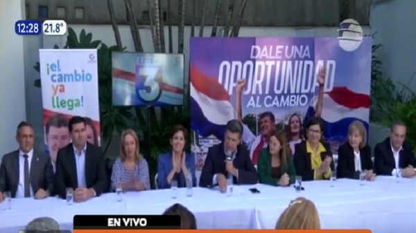 Efraín Alegre presenta a su gabinete en caso de darse su victoria - Noticias Paraguay