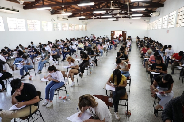 Itaipu otorga más de 3.000 becas a jóvenes - La Clave