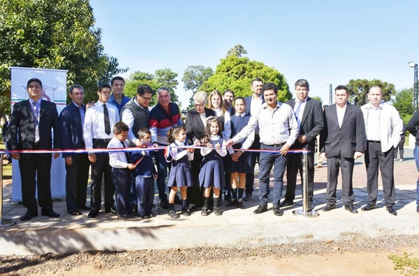 INAUGURAN OBRAS EJECUTADAS EN CORONEL BOGADO POR LA GOBERNACIÓN DE ITAPÚA
