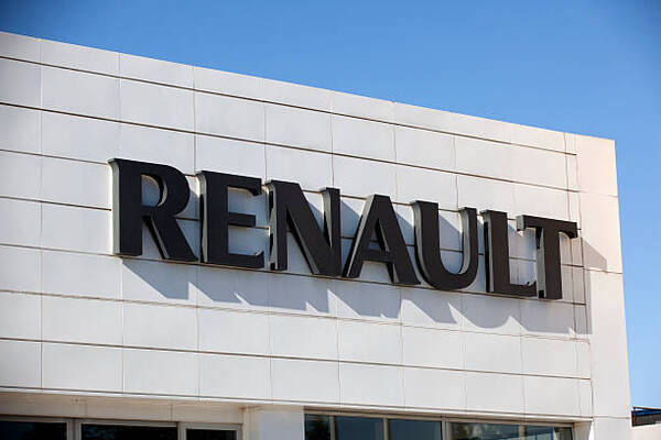 Renault no planea bajar los precios de sus autos eléctricos pese a la presión de Tesla - Revista PLUS