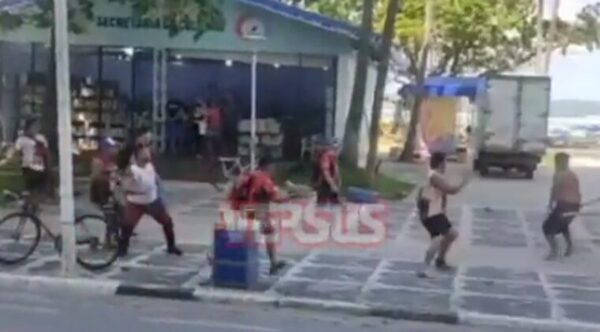 Hinchas cerristas protagonizan riña callejera, en la previa al partido de Copa