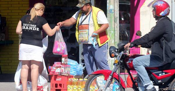 La Nación / Economía informal limita las posibilidades de crecimiento y desarrollo, afirman