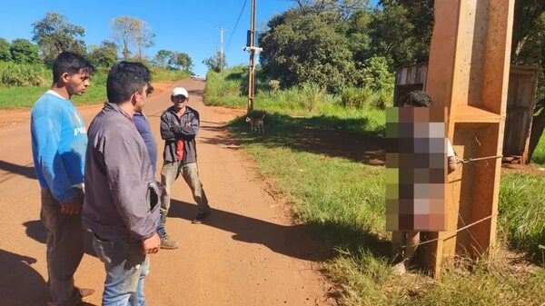Adolescente adicto es atado a un poste tras supuestamente hurtar un celular  - ABC en el Este - ABC Color