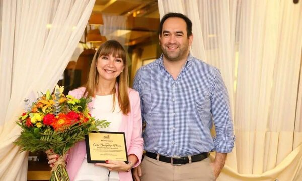 Destacan trabajos del MTESS y entregan reconocimiento a ministra Bacigalupo