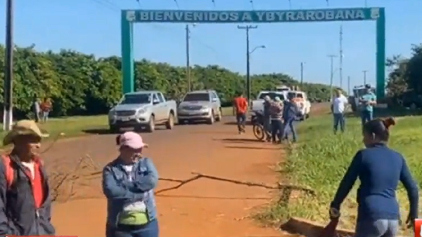 Campesinos e indígenas cierran ruta por obra inconclusa del Gobierno