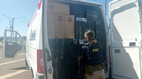 Incautan ambulancia con 50.000 cajetillas de cigarrillos fabricada por empresa de diputado cartista Erico Galeano - ABC en el Este - ABC Color