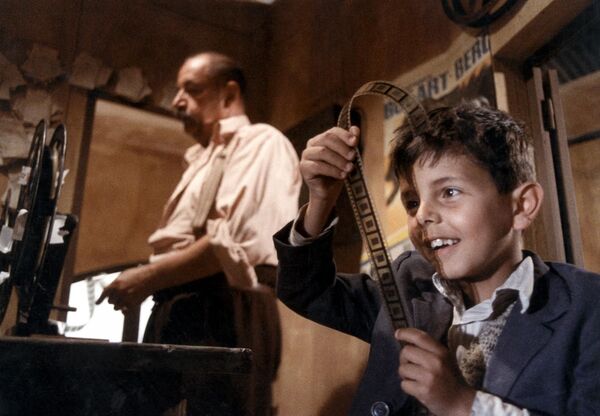 Diario HOY | Invitan a proyección de Cinema Paradiso y visita al Cine Cañisa