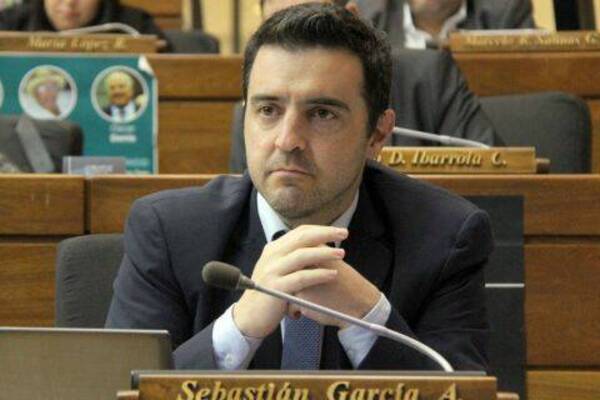 A toda costa quieren cambiar el feriado del 1 de mayo