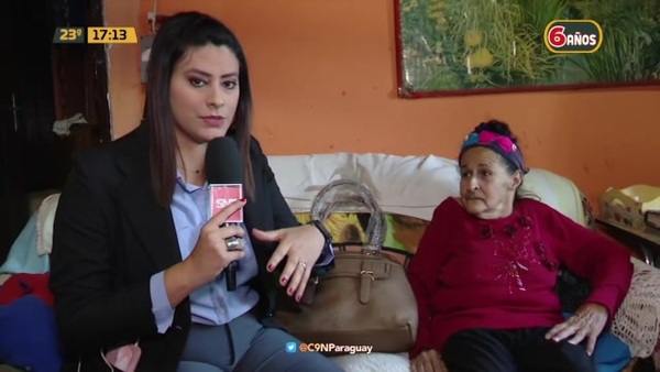 Vende carteras para pagar su cirugía - C9N