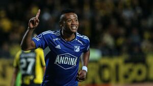 Millonarios se trepa a la cima y hunde a Peñarol