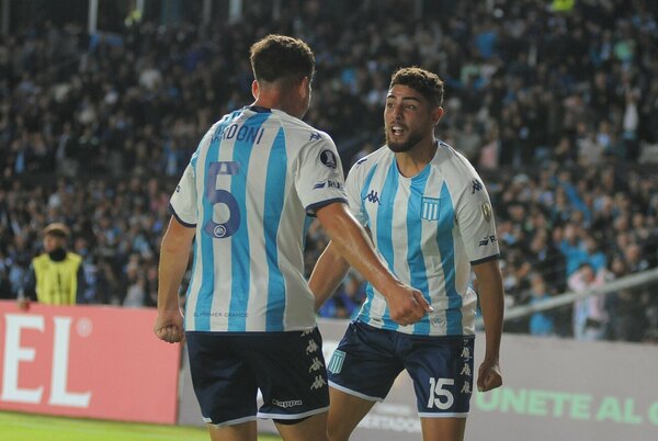 Versus / Racing sufrió para vencer a un Aucas combativo en vibrante duelo copero