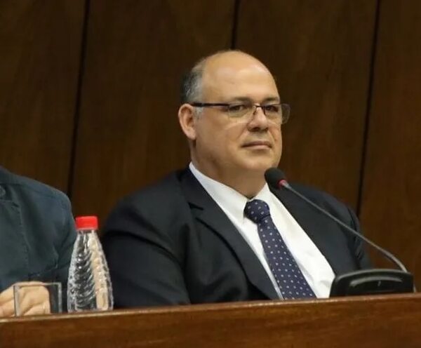 Senador dice que él puede hackear máquinas de votación - Política - ABC Color