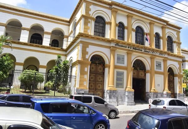 Déficit fiscal cerraría dentro de lo previsto en 2,3%, según Itaú - Economía - ABC Color