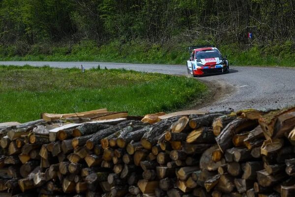 Ogier difiende el liderato en la primera prueba del año sobre asfalto - Automovilismo - ABC Color