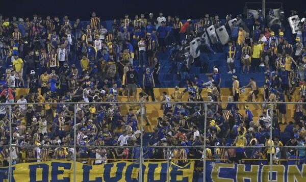 Barras de Luqueño no entrarán a estadios por 8 meses y 3 años a dos identificados | 1000 Noticias