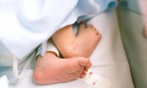 El bebé que nació en el piso del Hospital Nacional tiene problemas neurológicos