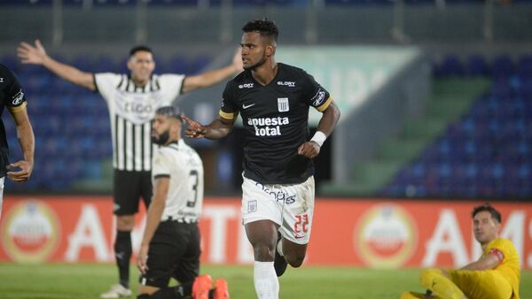 Alianza Lima sorprende y vence a Libertad