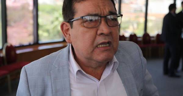 La Nación / Demanda por filiación al legislador Pedro Santa Cruz