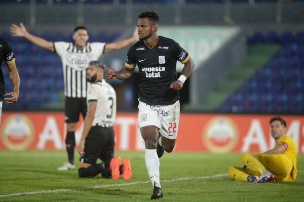 Alianza Lima sorprende y vence a Libertad