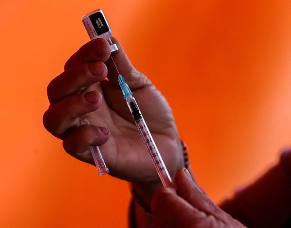 Diario HOY | Instan a vacunarse contra la influenza y covid