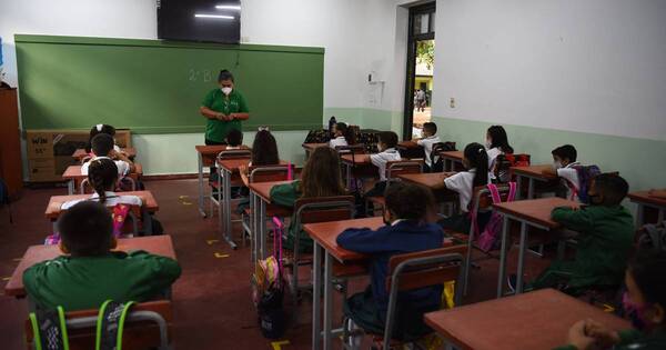 La Nación / El próximo gobierno deberá superar el “estancamiento” en la política educativa, alega exministro