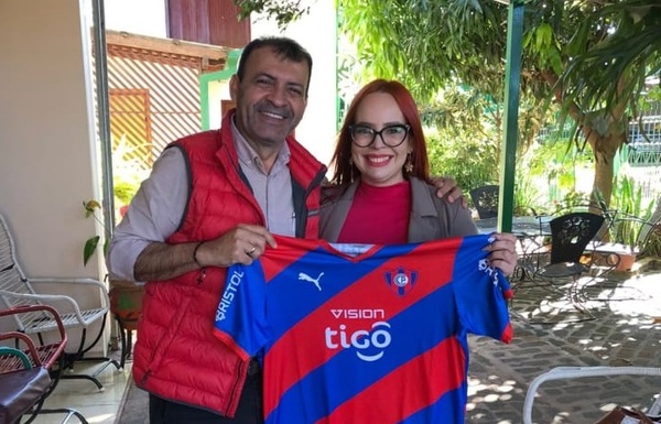 Jefa del Registro Electoral de Caaguazú realiza proselitismo pese a prohibición - Noticiero Paraguay