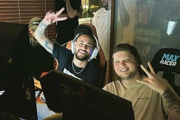 Versus / Un pasatiempo más, Neymar juega al Counter-Strike mientras se recupera de su lesión