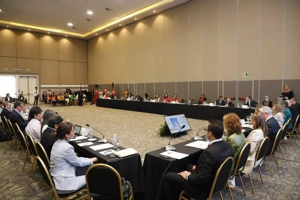 El 65% de las mujeres paraguayas trabaja en el sector informal como cuentapropista - MarketData