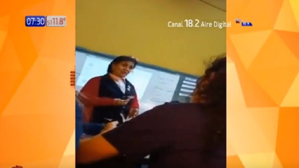 Filman a directora haciendo proselitismo en plena escuela - Noticias Paraguay
