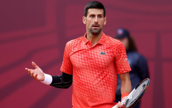 Versus / Djokovic sigue sin carburar y se despide temprano de un ATP 250