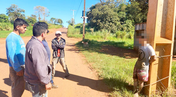 HOMBRE ATA POR UNA COLUMNA A DELINCUENTE QUE LO ASALTÓ