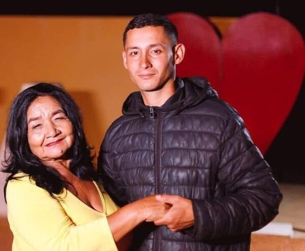 Todo listo para la boda del año: Minutos faltan para que ña Rufina y Juan Ramón den el si