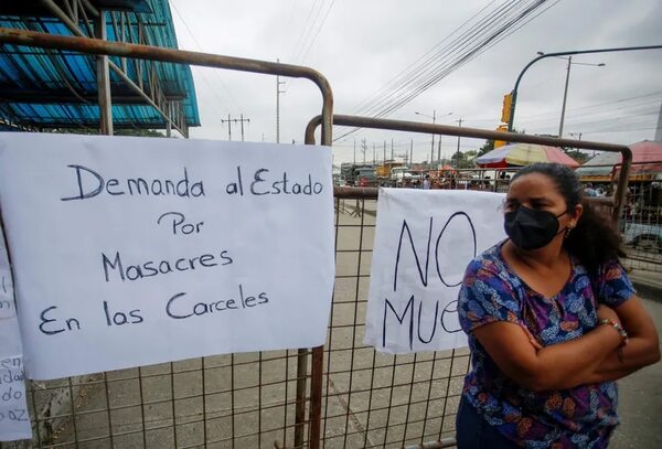 Familiares de víctimas de masacres en cárceles de Ecuador presentan demanda contra el Estado - Mundo - ABC Color