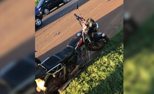 Choque entre camioneta y moto deja un lesionado